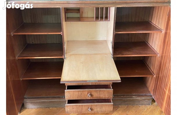 Fa szekrény fiókos és polcos