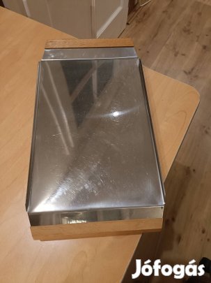 Fa szélű ezüst színű tálca 