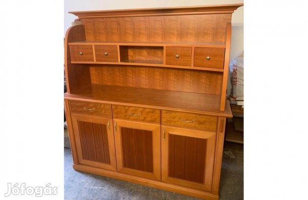 Fa tálalószekrény