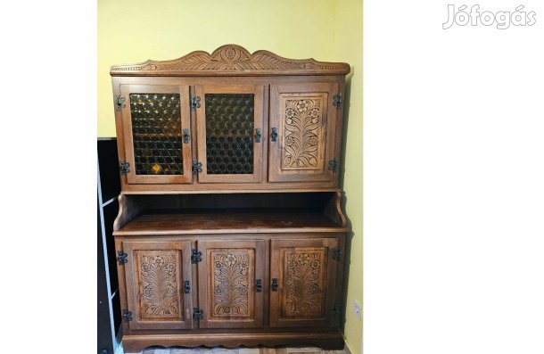 Fa tálalószekrény