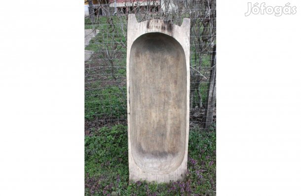 Fa teknő 133 cm
