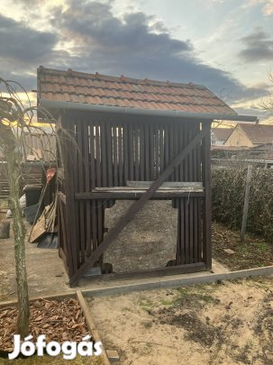 Fa/terménytároló góré