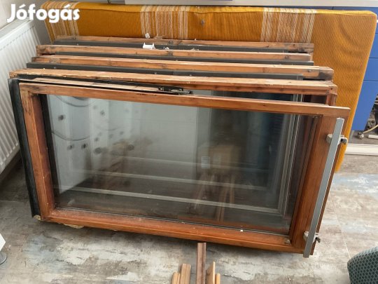 Fa tetőtéri ablak. 