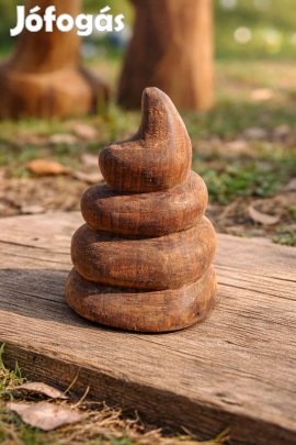 Fa ürülék szobor