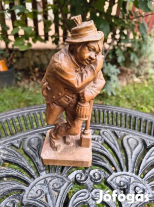 Fából, kézzel faragott szobor, faragás