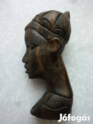 Fából faragott szobor eladó