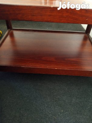 Faból készült Asztal eladó (46x66x43 cm)