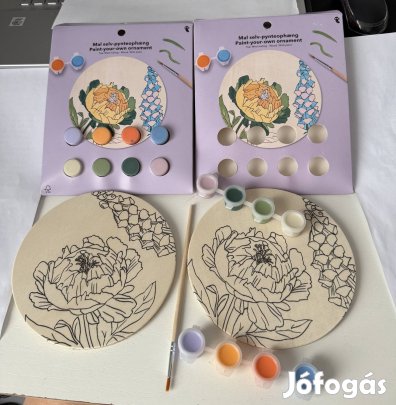 Fából készült, kör alakú, virágos kifestő 2 db