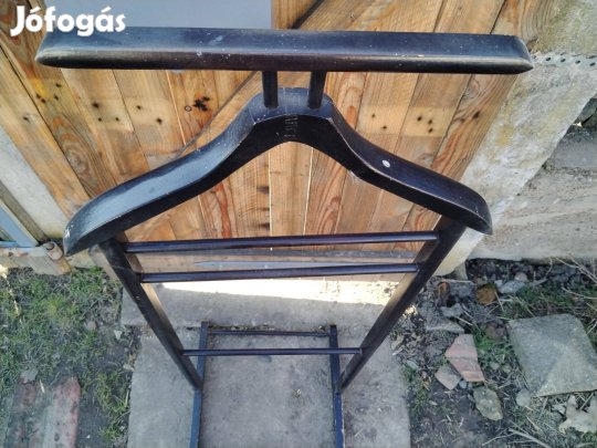 Fából készült klasszikus szobainas