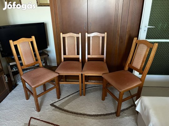 Fából készült konyhai székek