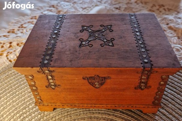 Fából készült ládika