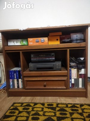 Fából készült tv állvány