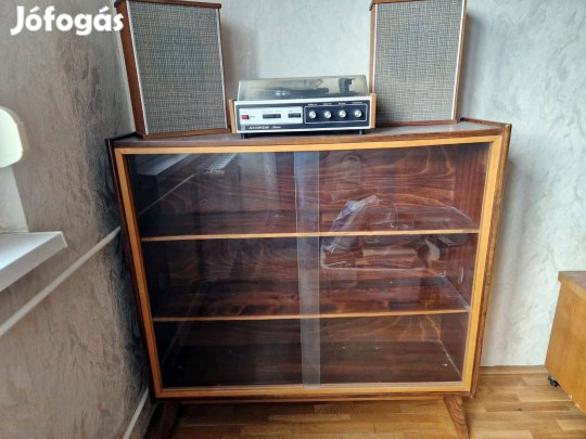 Fából készült vitrines könyves szekrény kitűnő állapotban eladó!