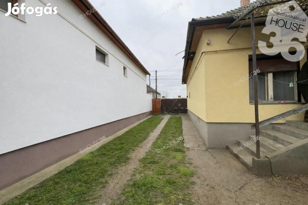 Faddon családi ház, extra méretű telekkel eladó!