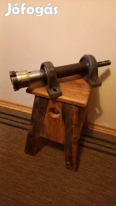 Faeszterga vagy hasonló gép tengelye