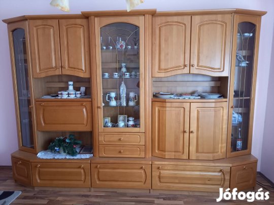 Fafrontos szekrénysor