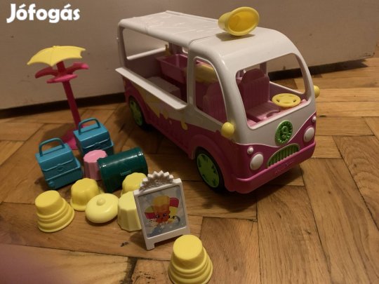 Fagyis autó megállító táblával