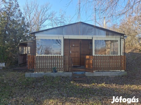 Faház fedett terasszal