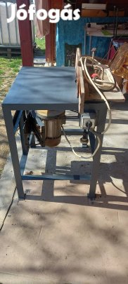 Faipari marógép házi készítésű.