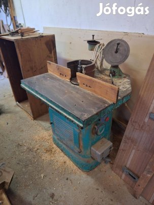 Faipari marógép-késekkel