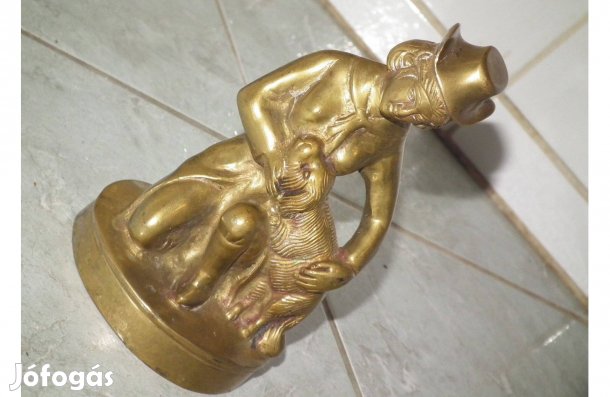 Fajsúlyos réz szobor kisasszony tündéri kutyussal