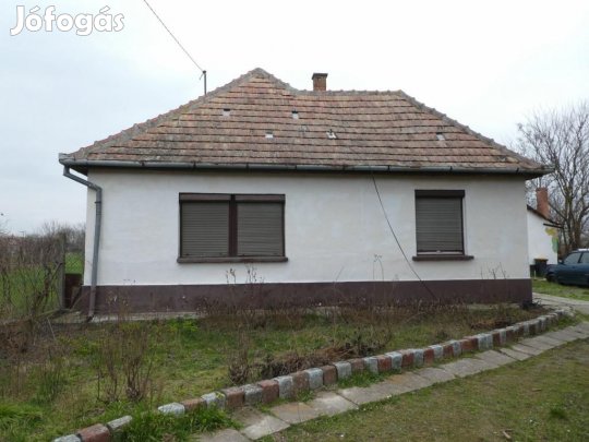 Fajszon csendes környezetben családi ház eladó!