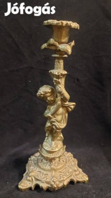 Fáklyát tartó putto réz gyertyatartó