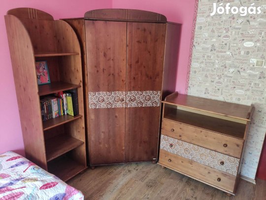 Faktum Tomi fenyő sarokszekrény / sarok ruhásszekrény lapraszerelt