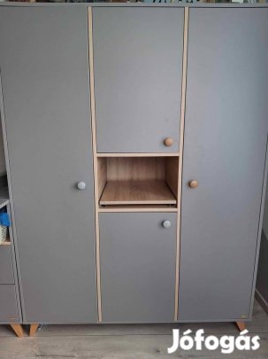 Faktum ruhás szekrény eladó