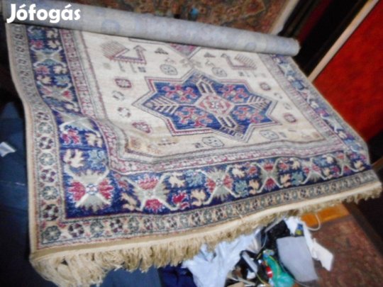 Fali kárpitnak való szőnyeg