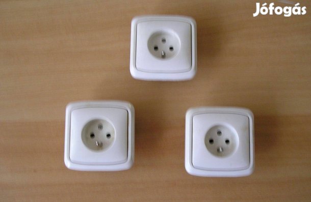 Fali konektor, süllyesztett - 3 db. együtt