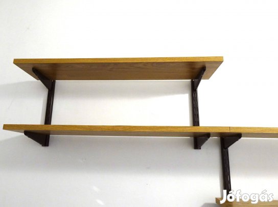 Fali könyvespolcok konzollal