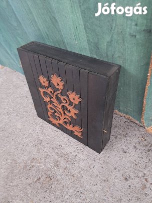 Fali kulcsos szekrény 