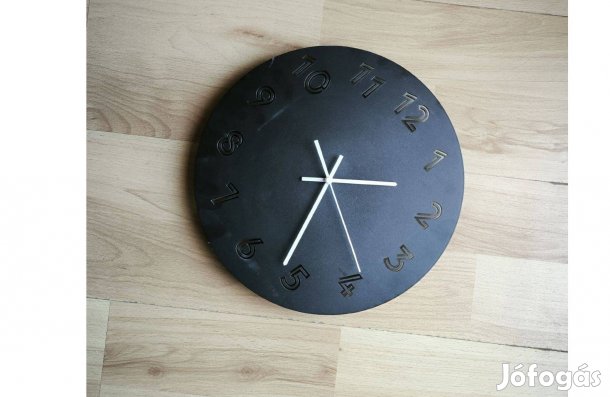 Fali óra 500 Ft