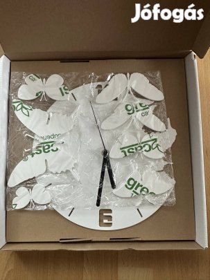 Fali óra (pillangós)