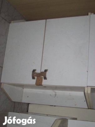 Fali szekrény 60x68cm kétajtós