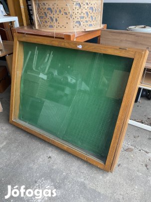Fali vitrin , üveges vitrin eladó 
