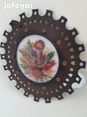 Falidísz Bőrdíszmű - Virágokkal díszített ,,buborék" alatt új állapotú