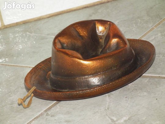 Falidísz bronzírózott fém kalap domború