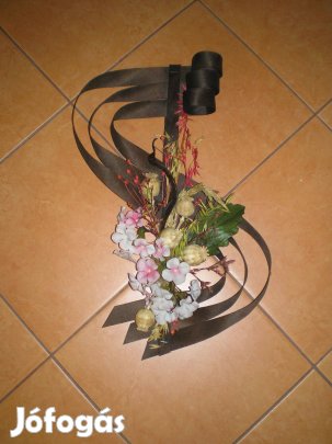 Falidísz mákgubókkal díszítve érdekes formában