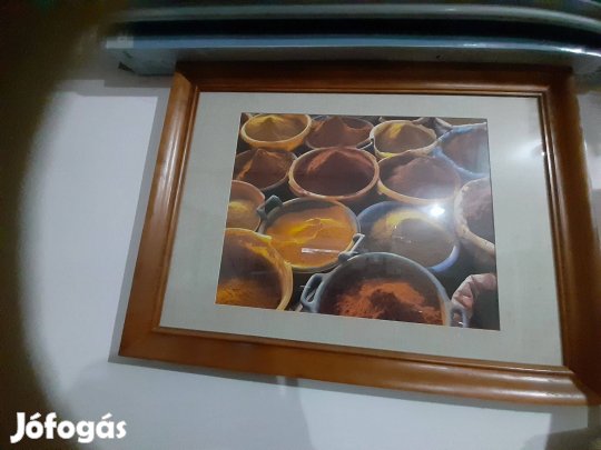 Falikép fűszerekkel