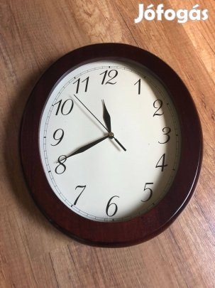 Falióra barna kerettel