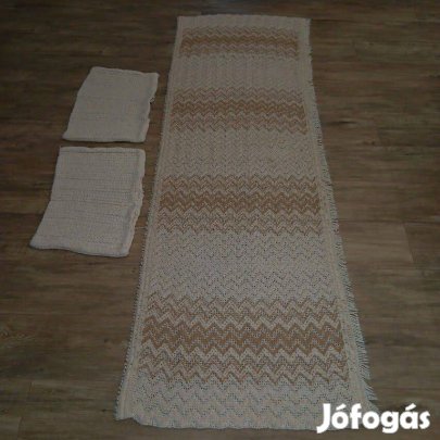 Faliszőnyeg 2 db párnahuzattal