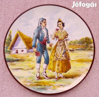 Falitányér katalán romantikus jelenettel, kézműves igényesen festett