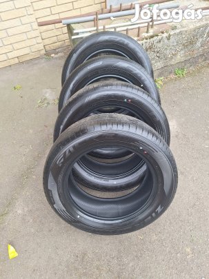 Falken 235/60 R18 gumiabroncs szett (4db)