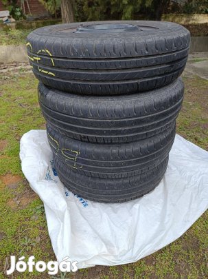 Falken nyári gumiabroncs felnire szerelve
