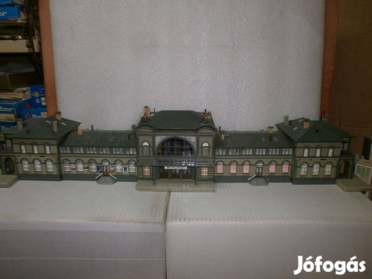 Faller - szép nagy vasútállomás "Mittelstadt" - H0 -L: 720mm