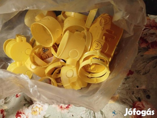 Falon belüli szerelvénydobozok és kiemelő keretek