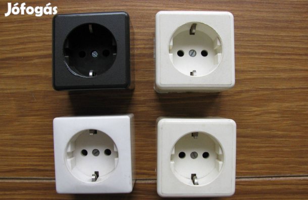 Falon kívüli dugaszolóaljzat 4 db