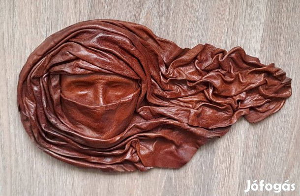 Falra akasztható bőrkép, bőr kisplasztika